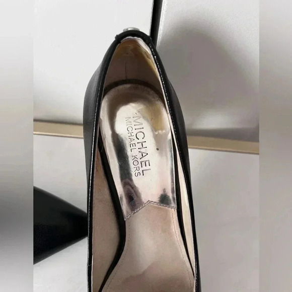 Michael by Michael Kors | Black Leather Pointy-Toe Pumps |  Size 9 - Picture 4 of 10